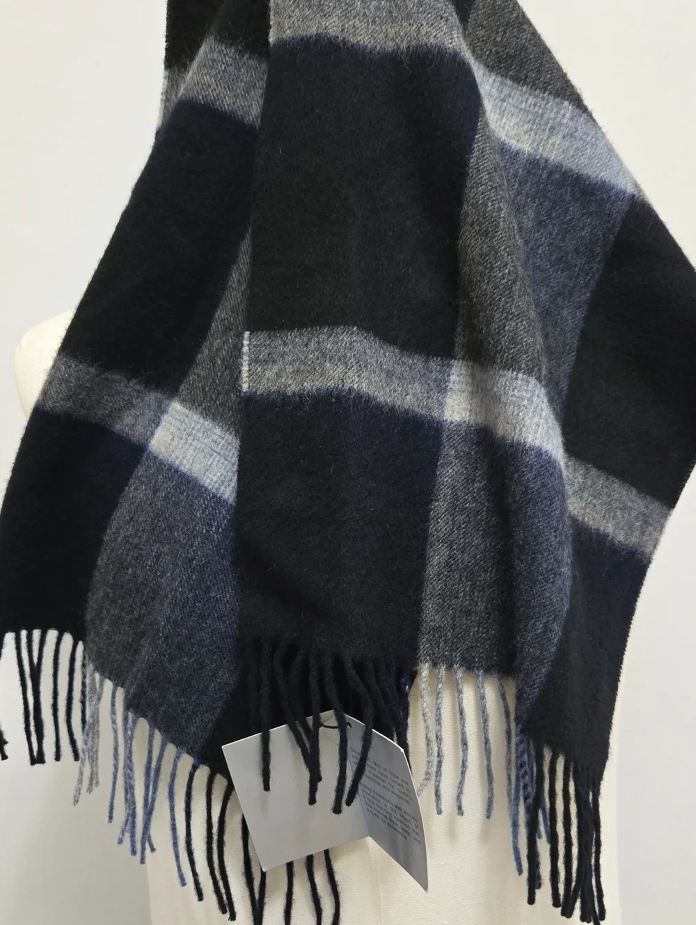Hickey Freeman Plaid Cashmere and Wool Fringe Scarf Mens Black Gray Blue